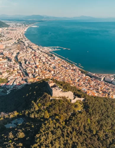 Quais os Aeroportos Mais Próximos da Costa Amalfitana na Itália?