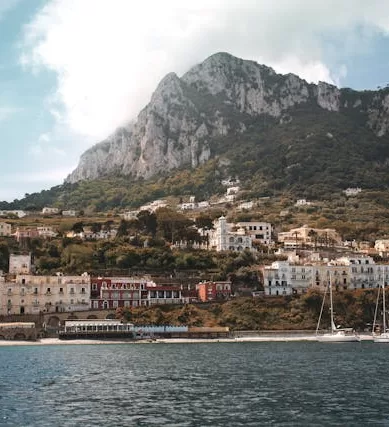 Explore a Costa Amalfitana e Capri: Uma Viagem Inesquecível na Itália