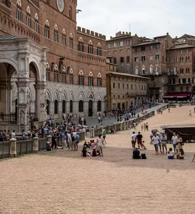 Quanto o Turista Gasta em Euros Para Passear e Alimentar em Siena na Itália?