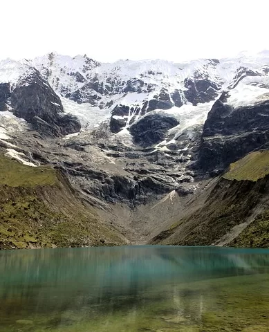 Conheça a Lagoa Humantay: Um Paraíso Azul no Coração dos Andes Peruanos