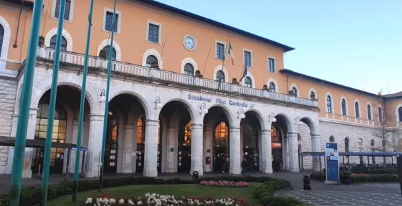 Como é a Viagem de Trem Entre Florença e Pisa na Itália
