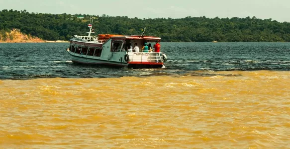 The Confluence of the Negro and Solimões Rivers in Manaus, Amazon: A Natural Spectacle and Its Significance