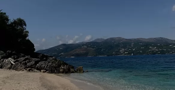 Por que os Turistas Visitam a Albânia na Europa?