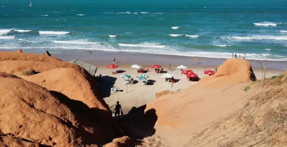 A Beleza Natural da Praia de Canoa Quebrada no Ceará
