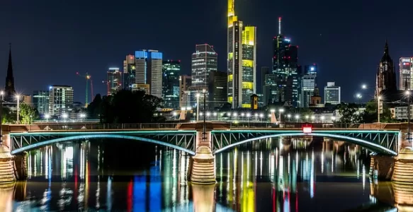 Como o Viajante Pode Aproveitar a Vida Noturna em Frankfurt na Alemanha