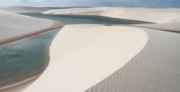 Lençóis Maranhenses: Um Paraíso de Areia e Água no Nordeste do Brasil